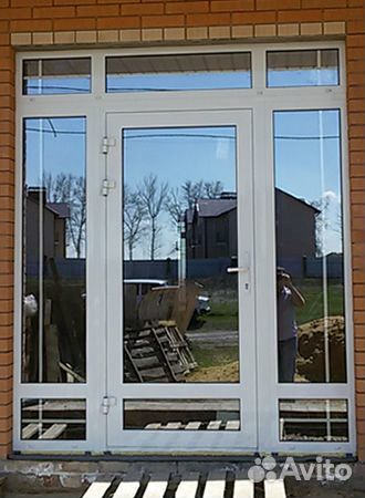 Дверь алюминиевая