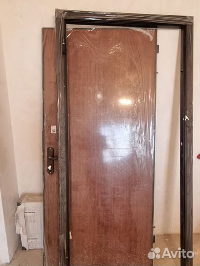 Дверь входная металлическая новая