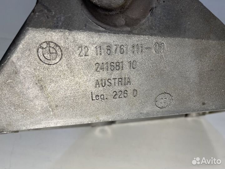 Кронштейн двигателя левый BMW E60 M54B30