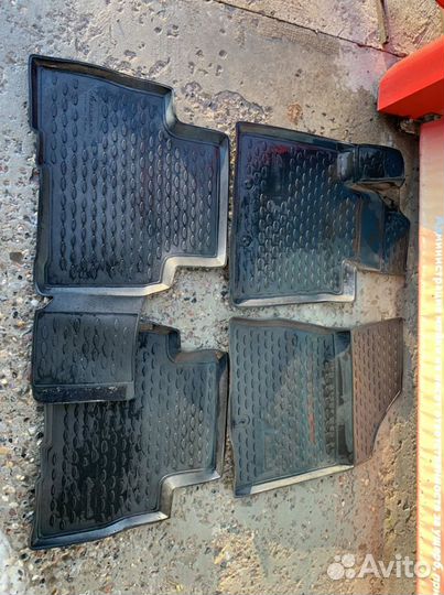 Автомобильные коврики резиновые