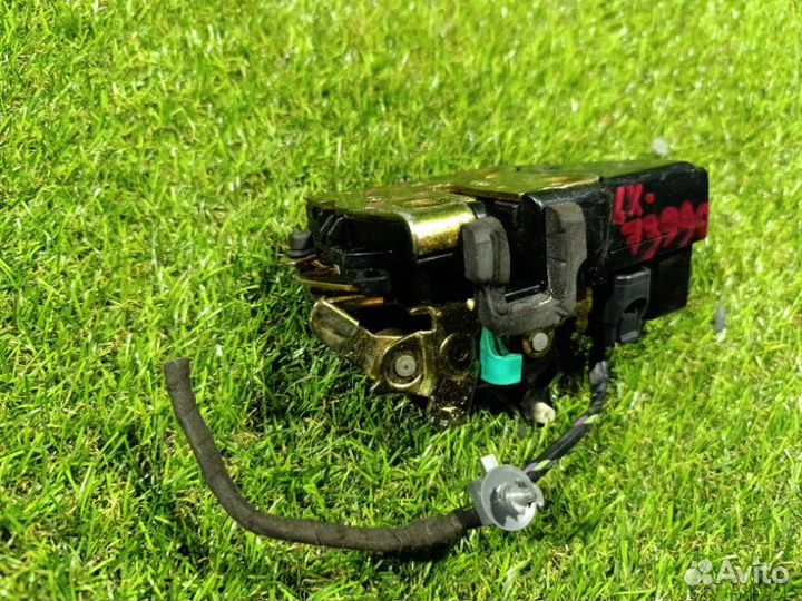 Замок двери передний левый Chrysler 300C LX EXL