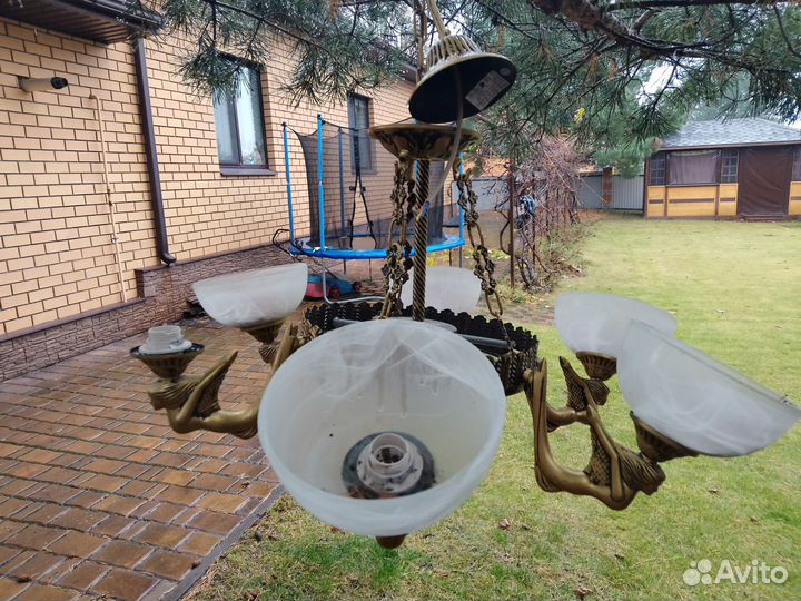 Продам подвесную люстру