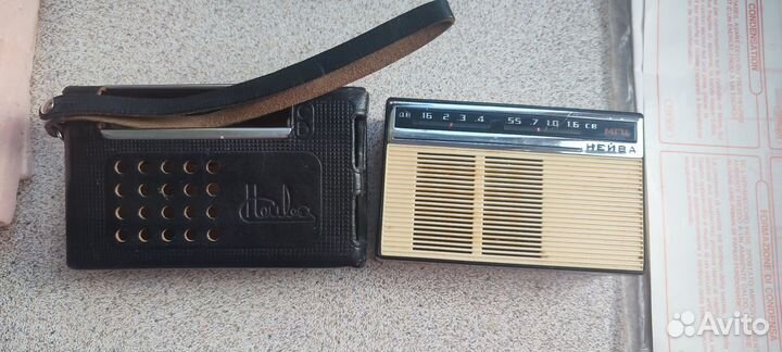 Радиоприемник СССР нейва мгц в кожаном чехле