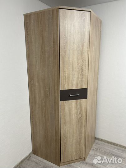 Шкаф угловой