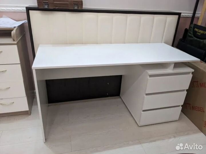 Компьютерный стол белый, рабочий стол