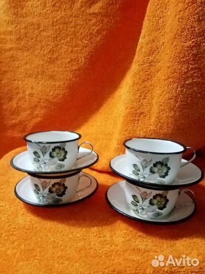 Кофейник и чашки эмалированные