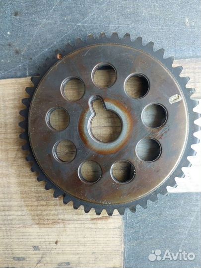 Шестерня выпускного распредвала