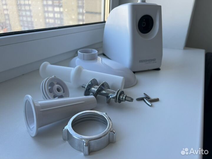 Мясорубка электрическая redmond