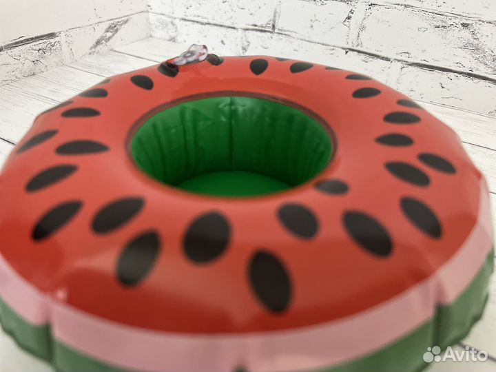 Надувной подстаканник для напитков в бассейн