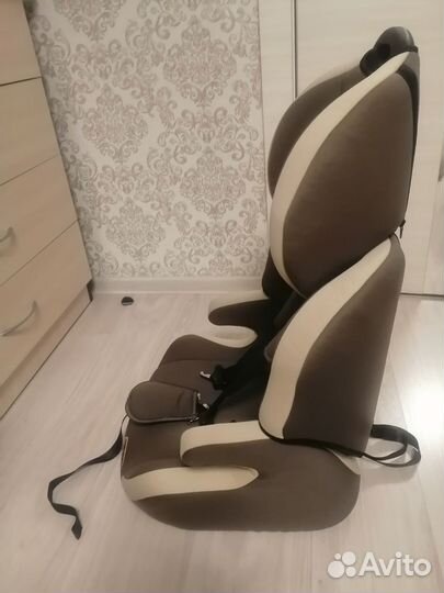 Автомобильное кресло