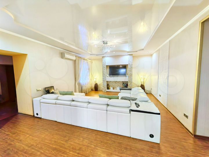 Коттедж 335,8 м² на участке 10 сот.