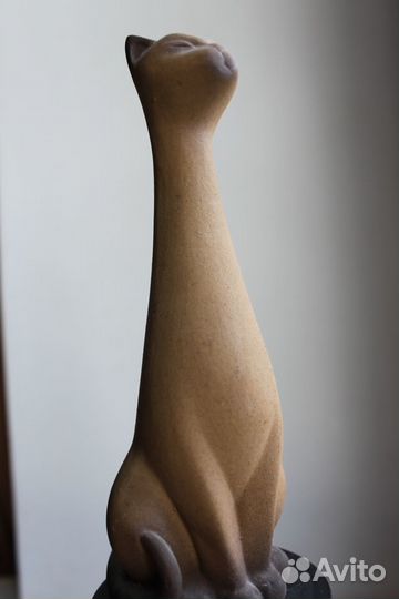 Статуэтки: керамика, фарфор, стекло