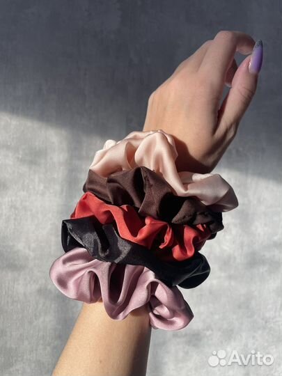 Атласная резинка для волос