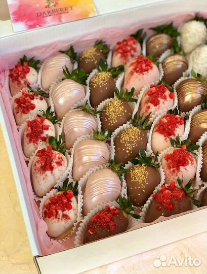 Клубника в шоколаде в коробке