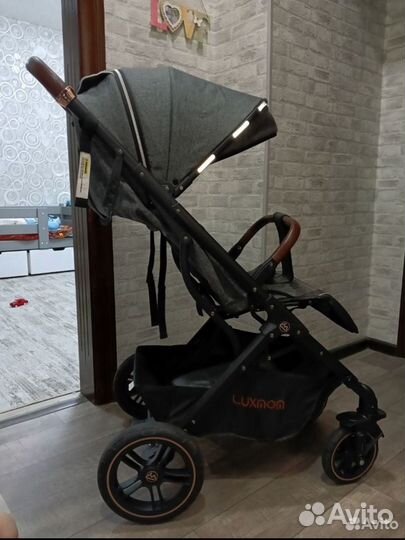 Прогулочная коляска luxmom