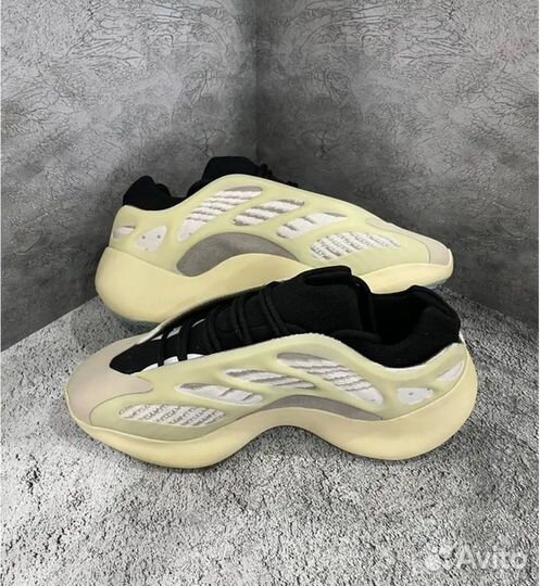 Кроссовки adidas yeezy boost 700