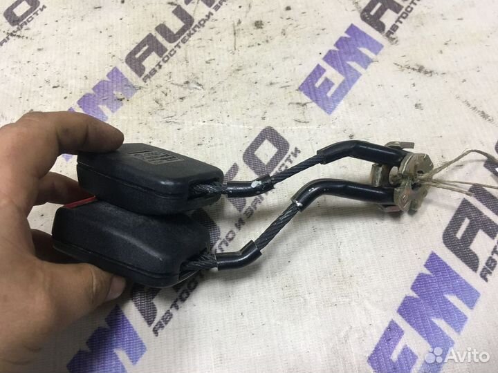 Ответная часть заднего ремня без. Фольксваген Бора