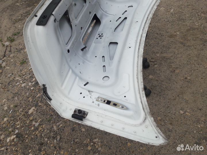 Крышка багажника Mercedes W211 A2117500075