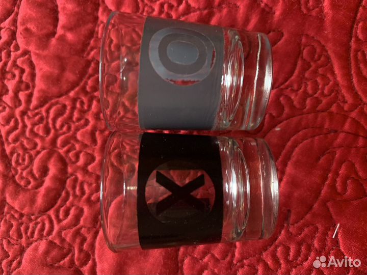 Рюмки на стеклянной подставке