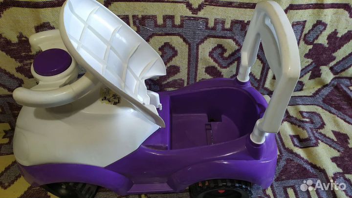 Детская машина каталка с ручкой бу