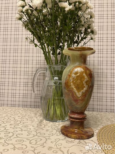 Ваза из оникса