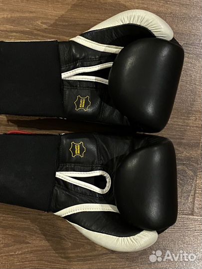 Боксерские перчатки title