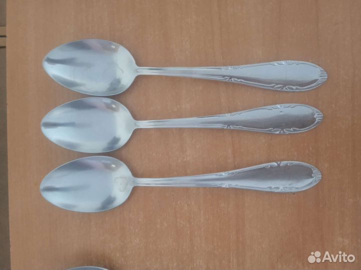 Столовые приборы, ложки, вилки, ножи