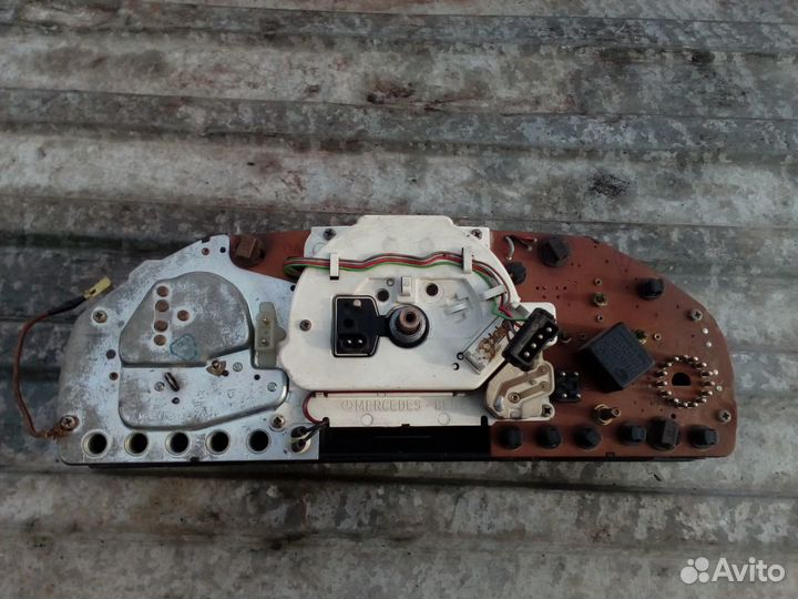 Щиток приборов Mercedes-Benz W124 AT 84-93