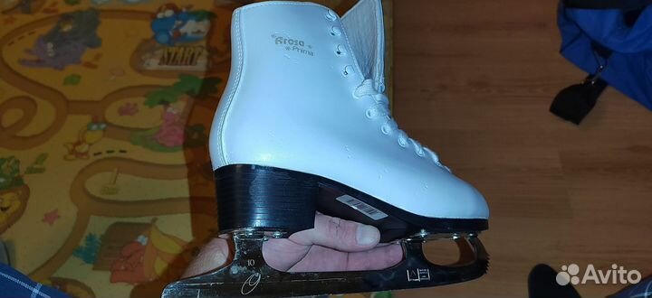 Коньки фигурные женские 39