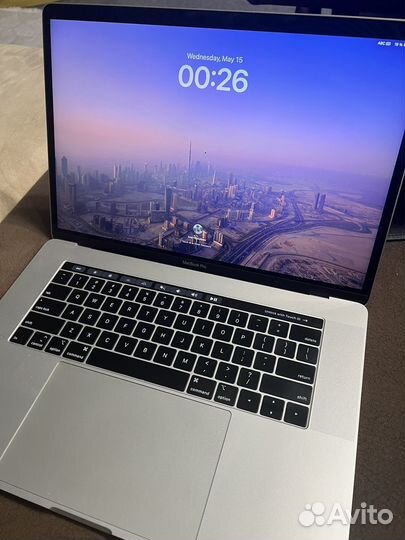 Apple MacBook pro 15 2018 i9/32/1tb