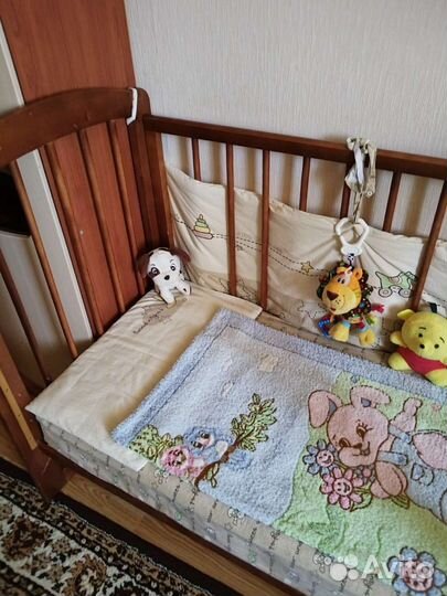Детская кроватка с матрасом и бортиками