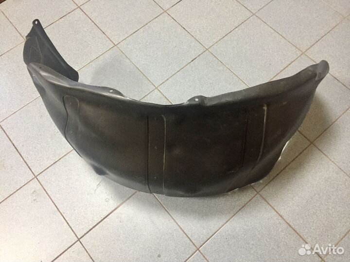 Подкрылок передний левый Mitsubishi Pajero Sport
