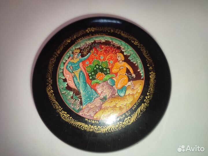 Шкатулка с лаковой росписью