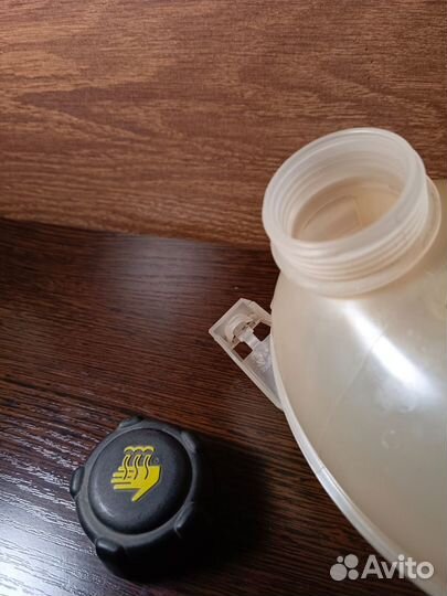 Бачок расширительный Renault Logan 2 c крышкой