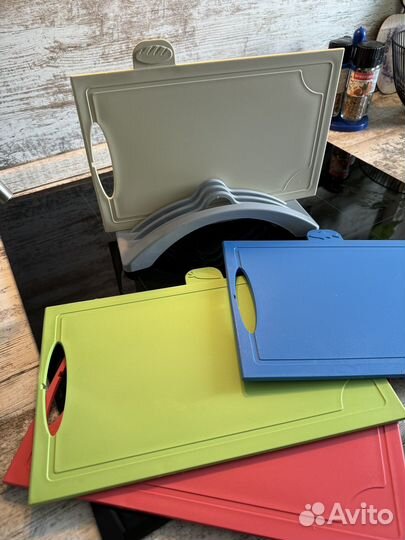 Разделочная доска для кухни на подставке