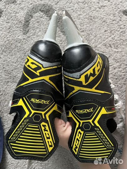 Хоккейные коньки CCM super tacks WH YTH