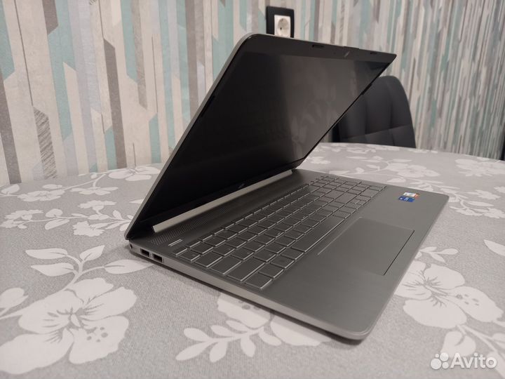 Ноутбук HP i5-1135G7