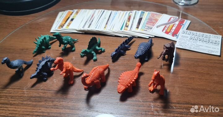 Наклейки и фигурки Panini Prehistoric Animals и др