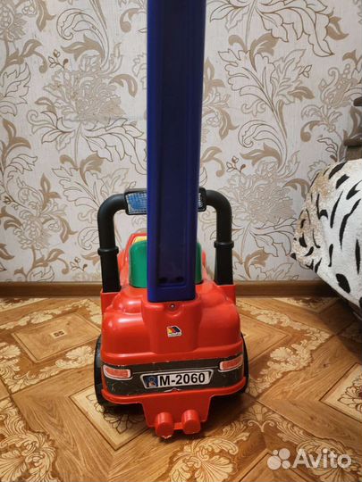 Детский автомобиль - каталка