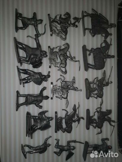 Пластмассовые и оловянные солдатики СССР