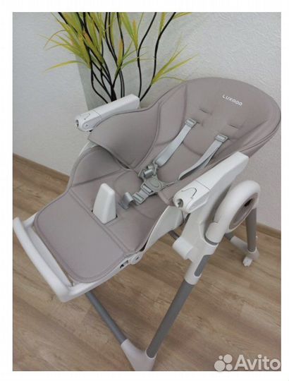 Стульчик для кормления luxmom