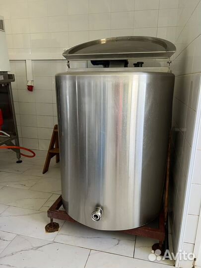 Сыроварня. Пресс для сыров. Молоко охладитель