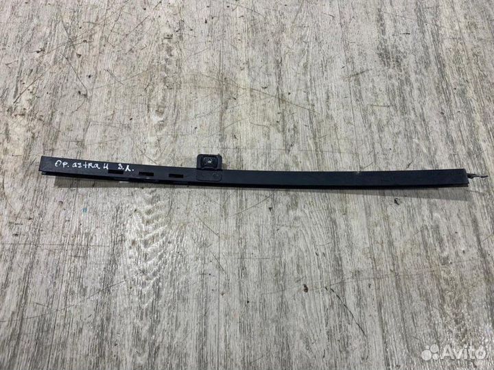 Направляющая стекла двери задняя левая Opel Astra