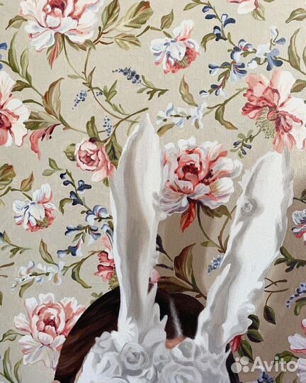 Картина маслом девушка в маске заяц цветы