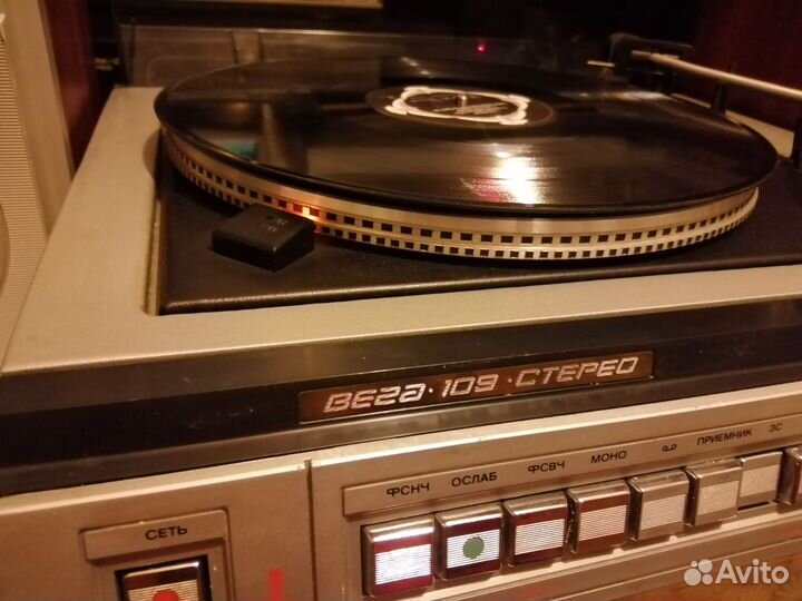 Проигрыватель винила Вега 109