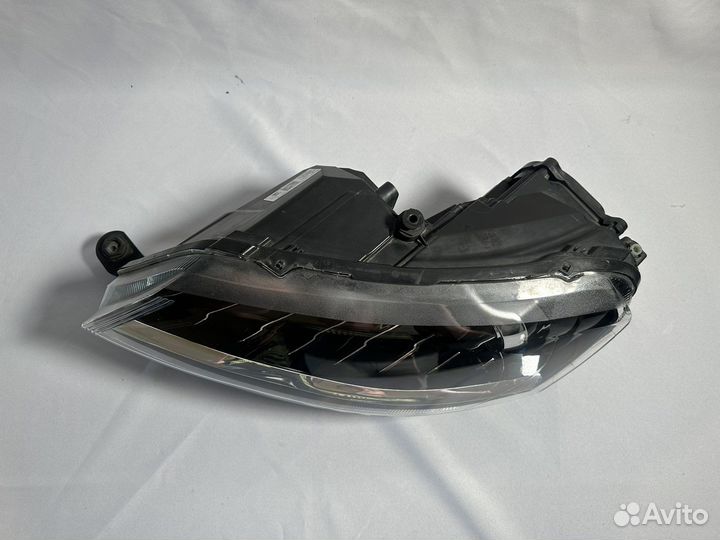 Фара левая Skoda Rapid 1 рестайлинг ксенон