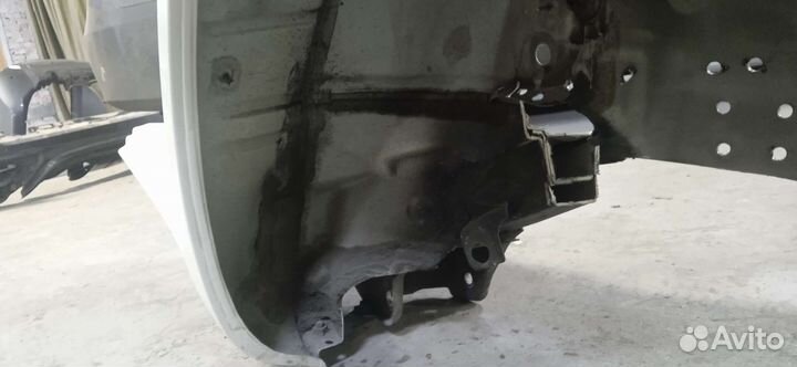 Крыло заднее левое toyota wish ZNE 10