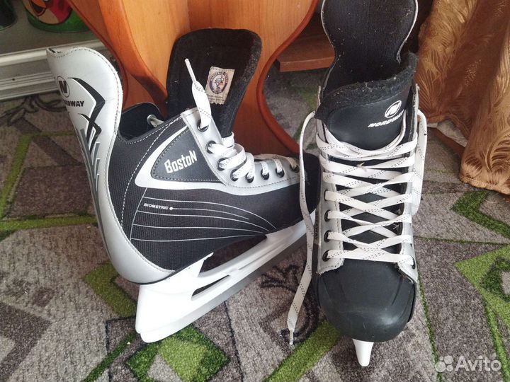 Хоккейные коньки 