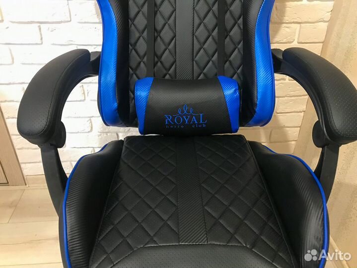 Геймерское кресло с подставкой для ног