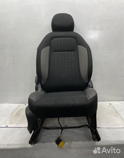 Сиденье переднее правое Citroen C3 Picasso 2010